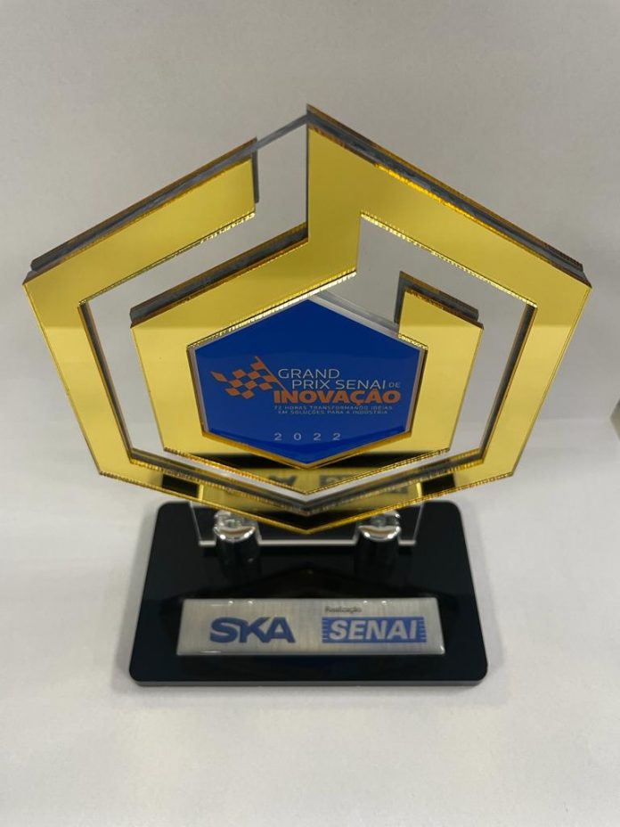 Foto do prêmio recebido pela SKA durante o evento.