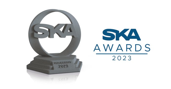 Arte com o troféu impresso em 3D do SKA Awards 2023.