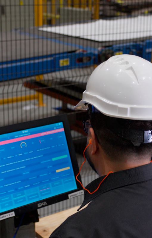 Engenheiro em chão de fábrica brasileiro