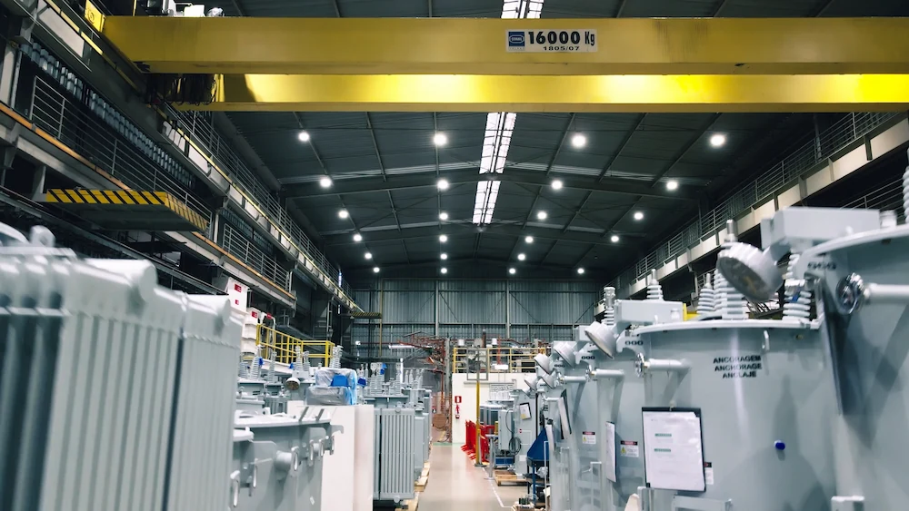 Interface do sistema MES exibindo dados de produção e indicadores de desempenho industrial