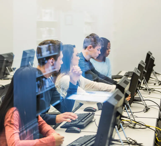 Imagem de estudantes em áreas de estudo do SOLIDWORKS