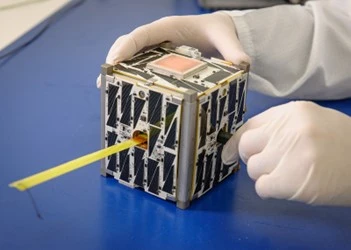 imagem que ilustra o cubesat, o pequeno satelite que esta a revolucionando o setor espacial - Eletrônica embarcada + Altium Designer