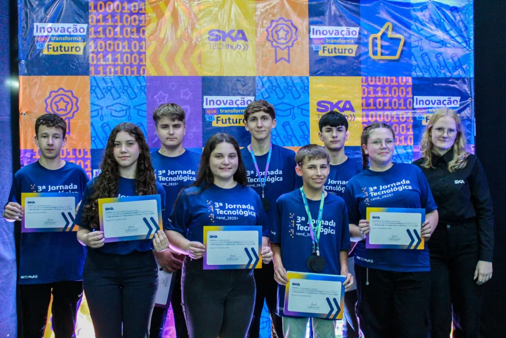 Foto dos alunos na formatura do SKA Tech Hub 2025