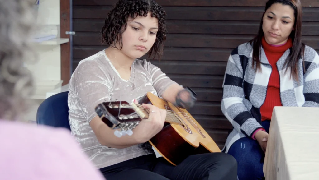 Ketlen Martins e sua mãe, Dienifer Martins, no projeto Semear 