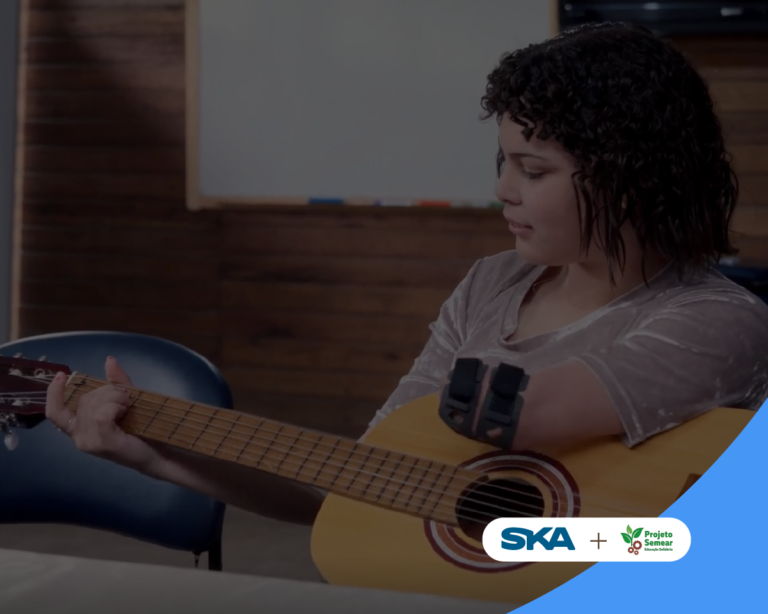 Ketlen Martins e sua mãe, Dienifer Martins, no projeto Semear Imagem ilustrativa do case de sucesso Projeto Semear + SKA sobre inclusão social e manufatura aditiva