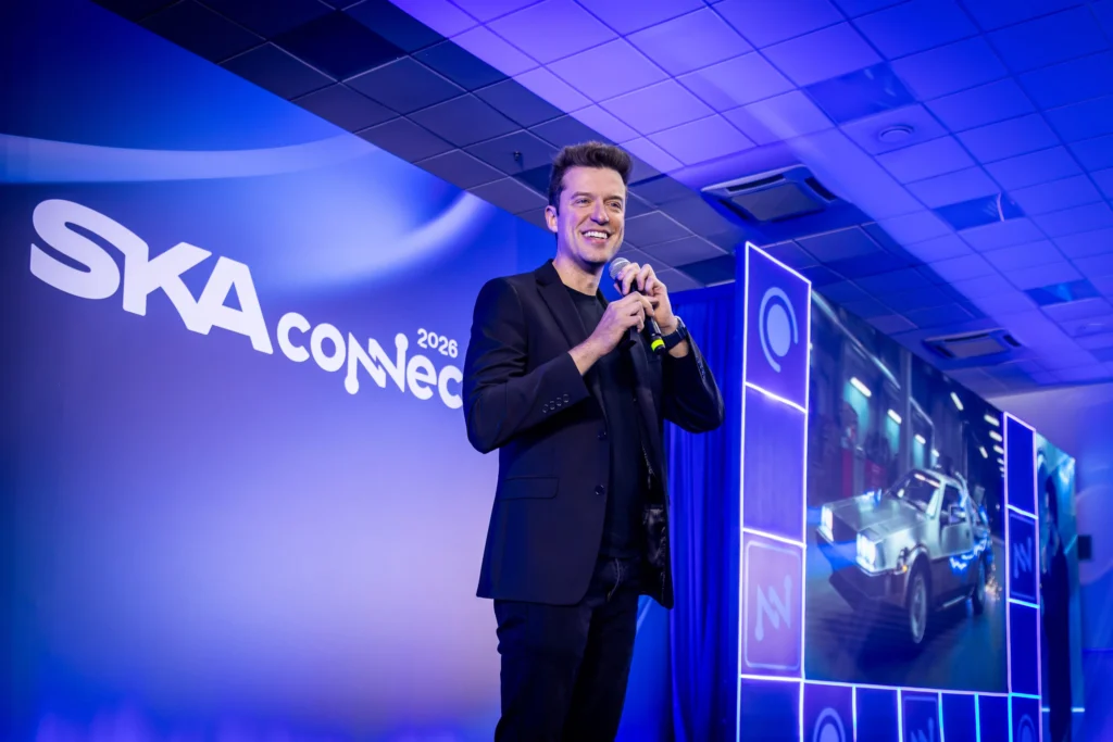Foto do palestrante Arthur Igreja no palco do SKA Connect 2026